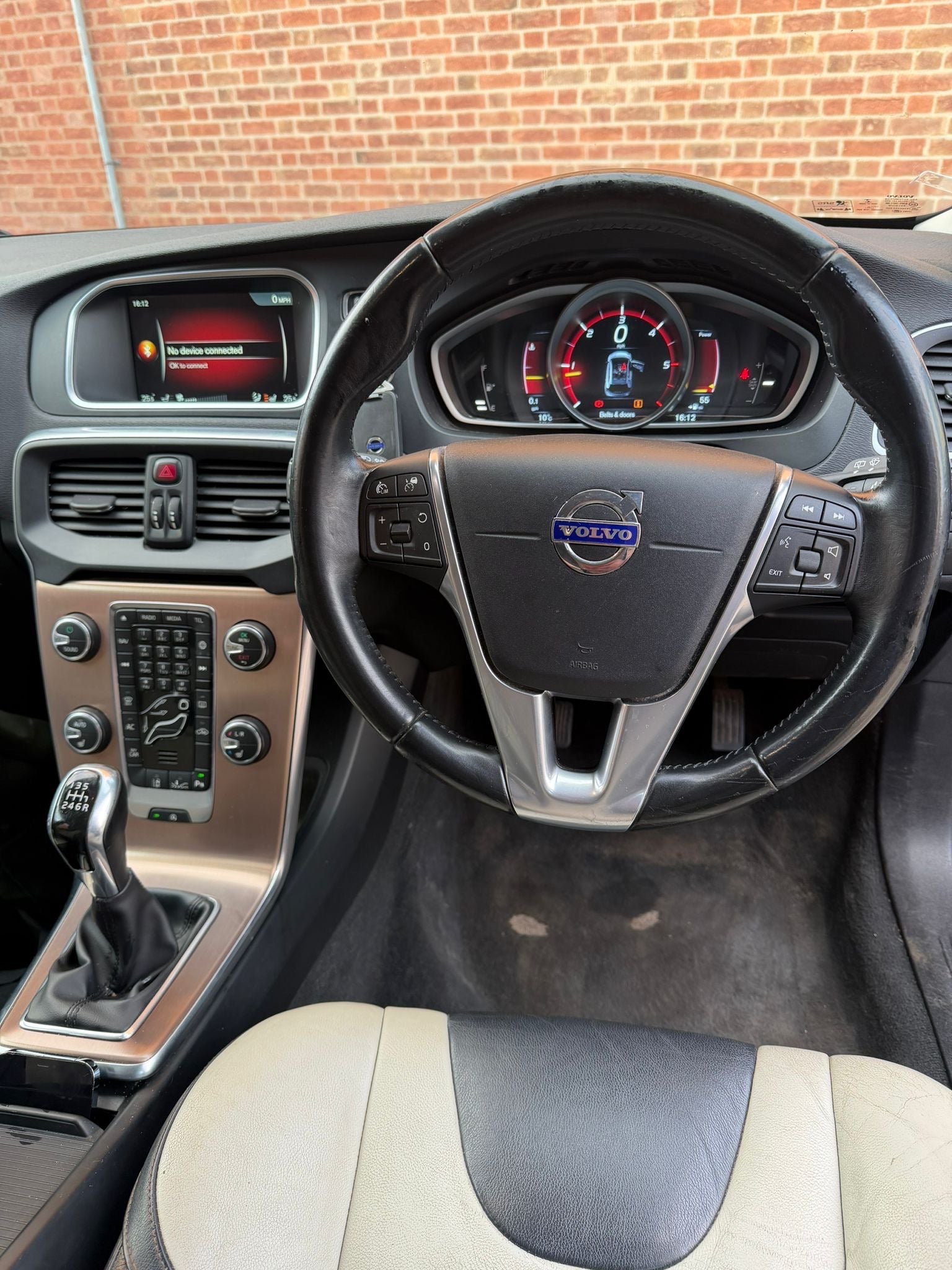 VOLVO V40 CROSS COUNTRY 2014